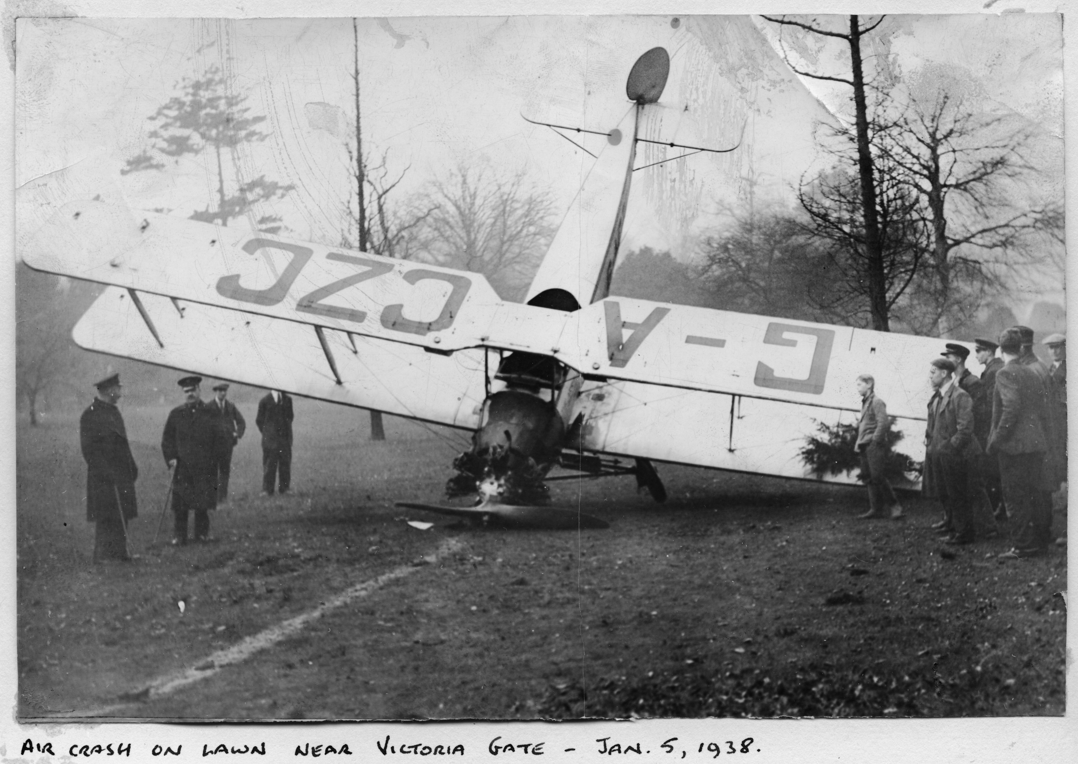 Air crash at Kew Gardens in 1938
