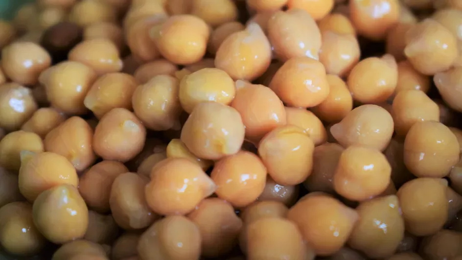 A pile of chickpeas